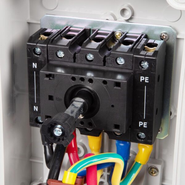 Wall-mounted Switched sockets 63Amp & 125 Amp - Image 2